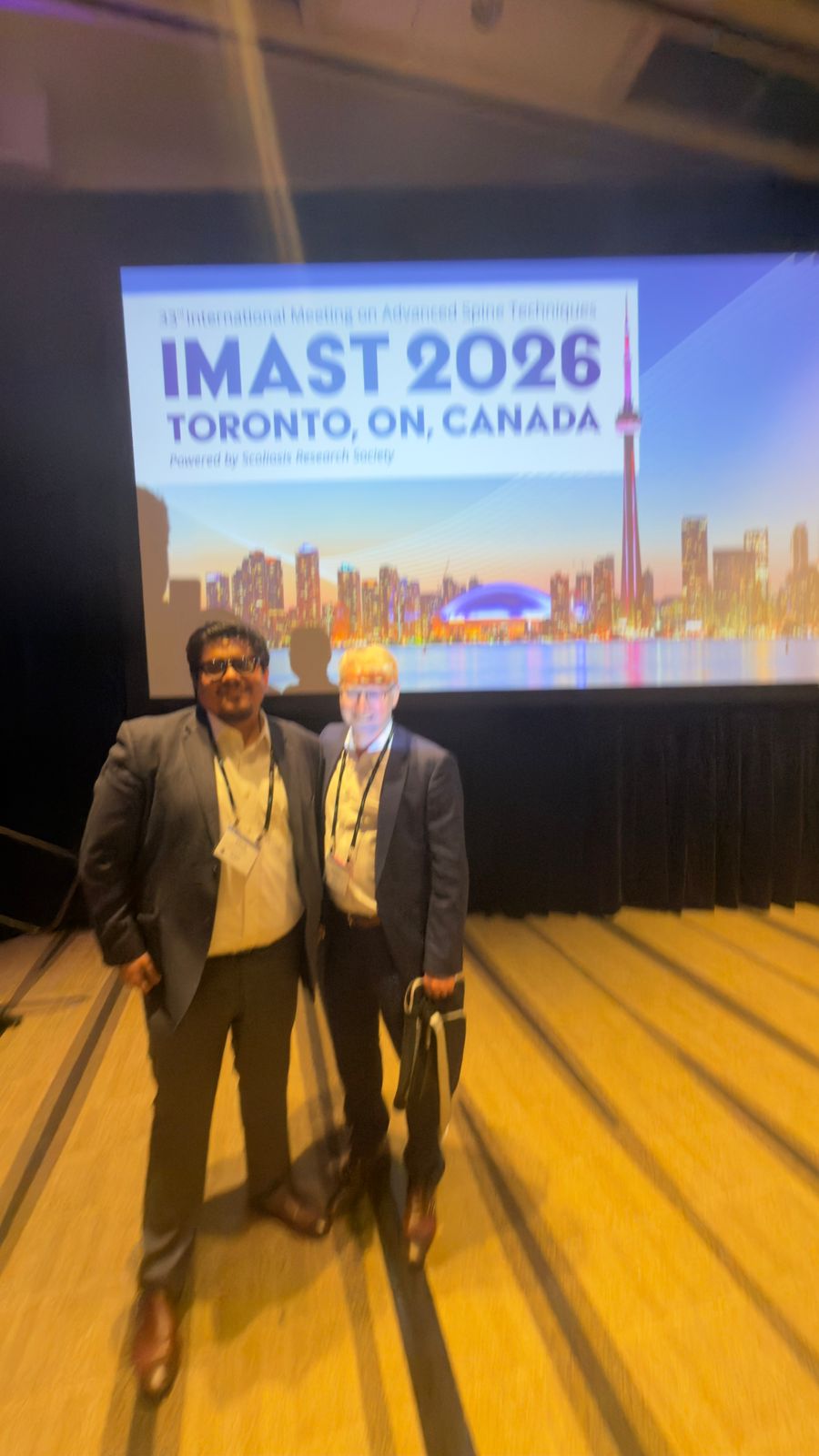 Dr. Alfredo Sandoval Plata en el congreso internacional de cirugía de columna en Toronto