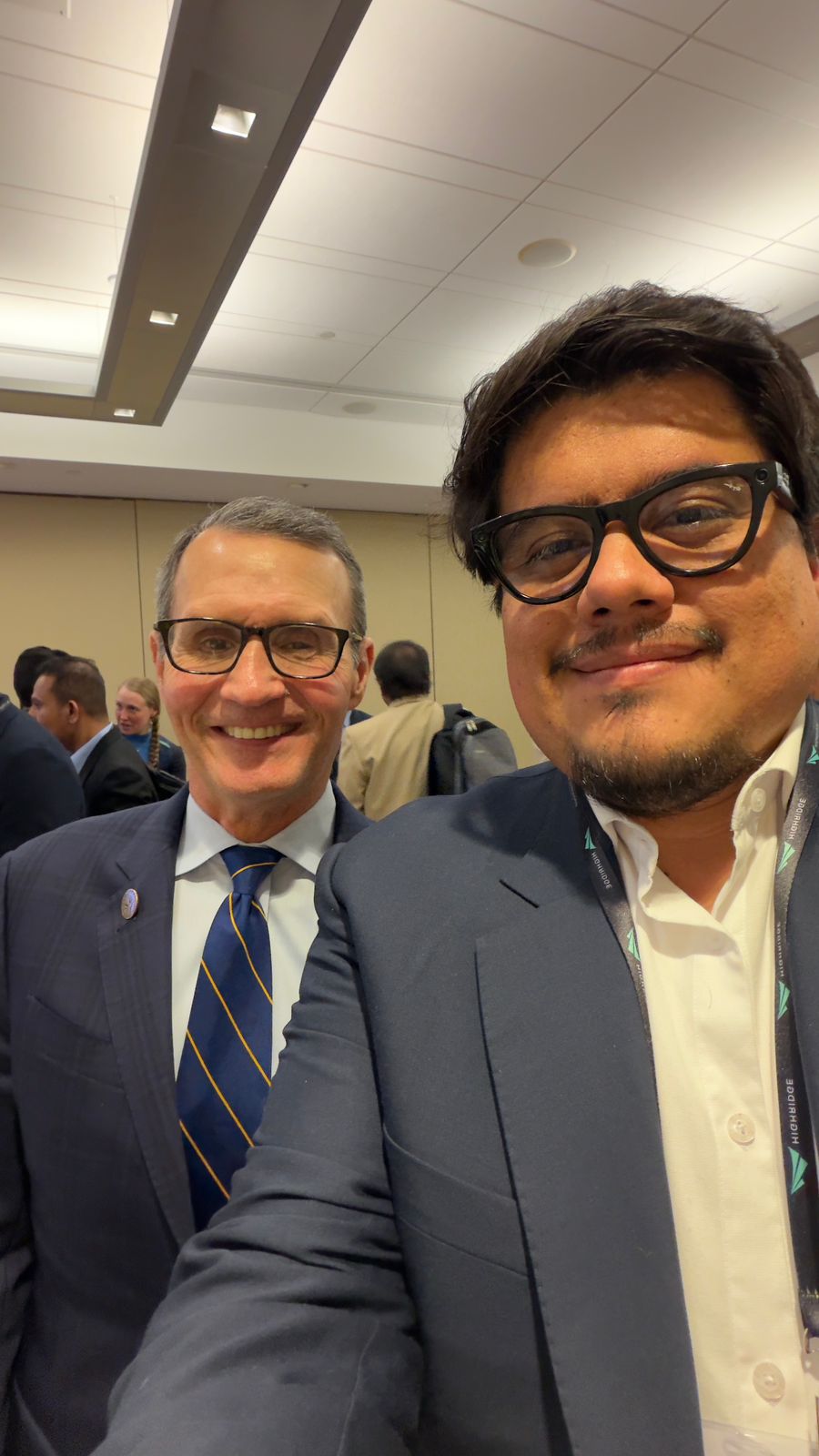 Dr. Alfredo Sandoval Plata junto a colegas internacionales