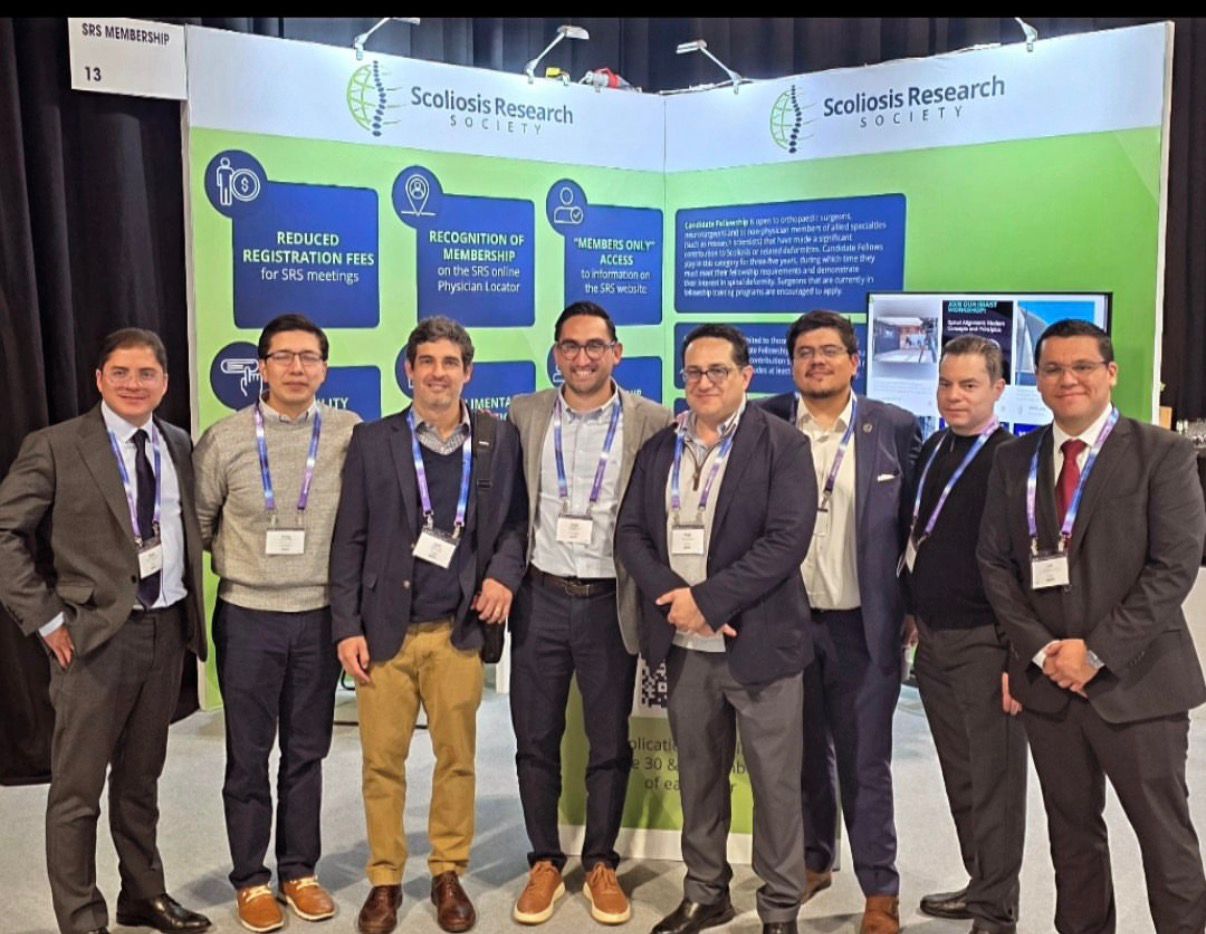 Dr. Alfredo Sandoval Plata junto a colegas internacionales