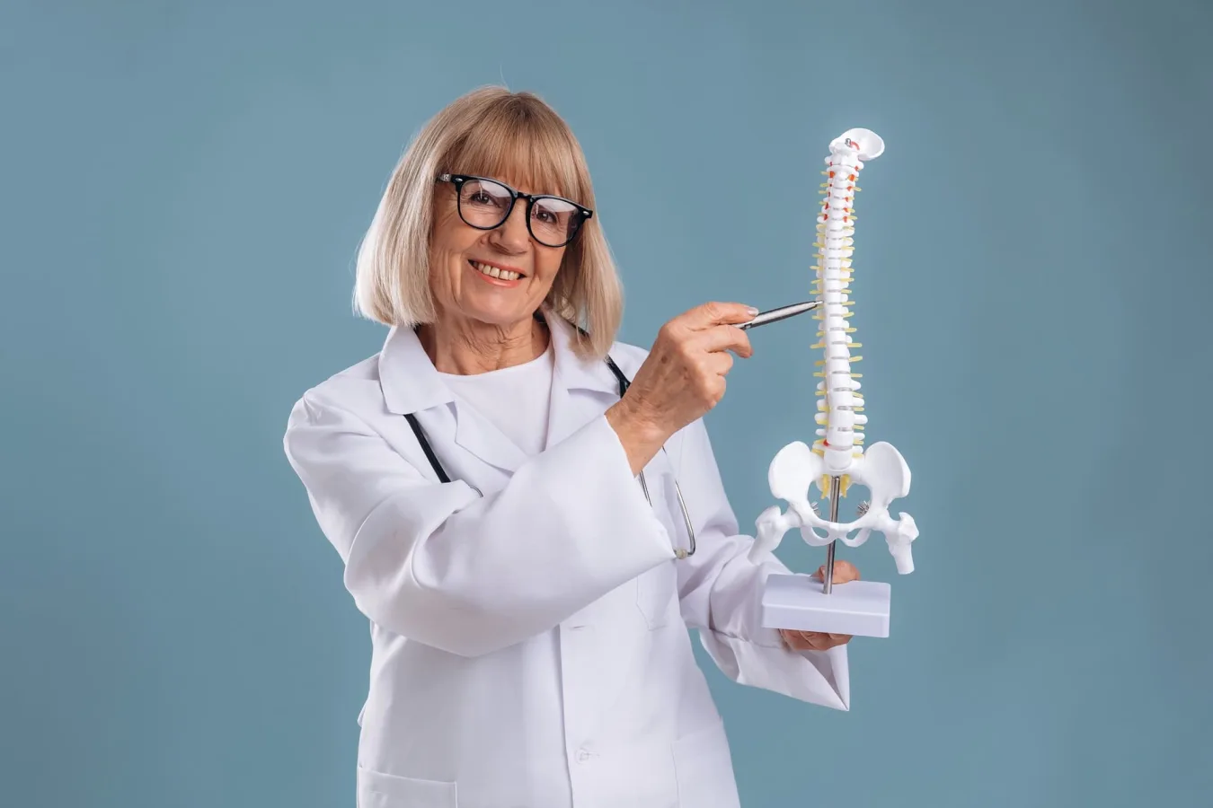¿Qué especialista trata la hernia discal cervical?